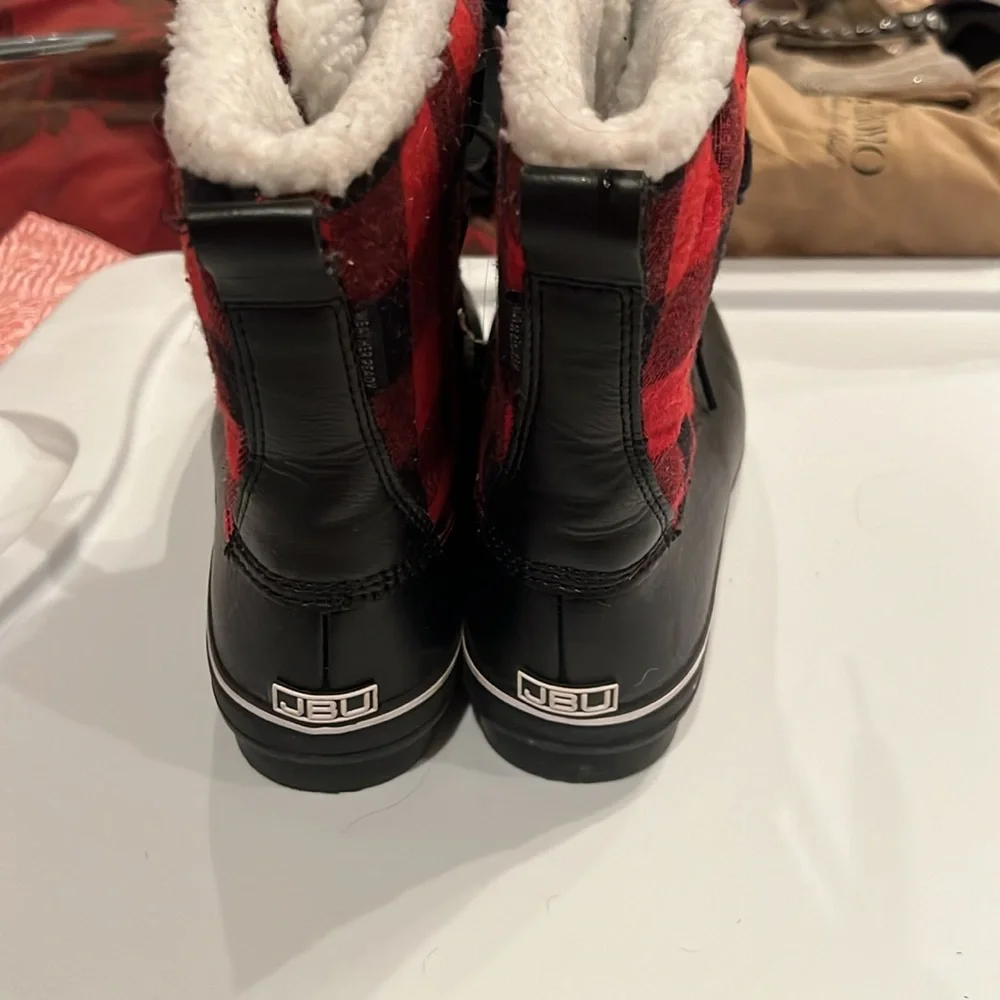 Ladies JBU Winter Boots snow rain boots NWOT 8.5 Buffalo Plaid Red Black check